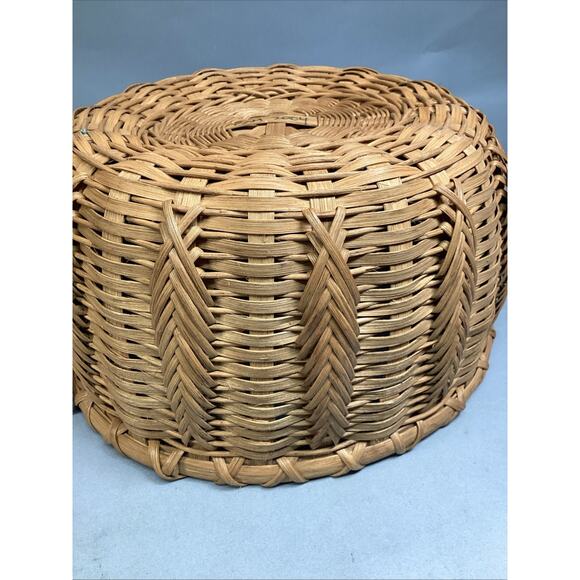 Vintage Oval Woven Basket With Handle - 13x11.5x7” - Picture 13 of 13